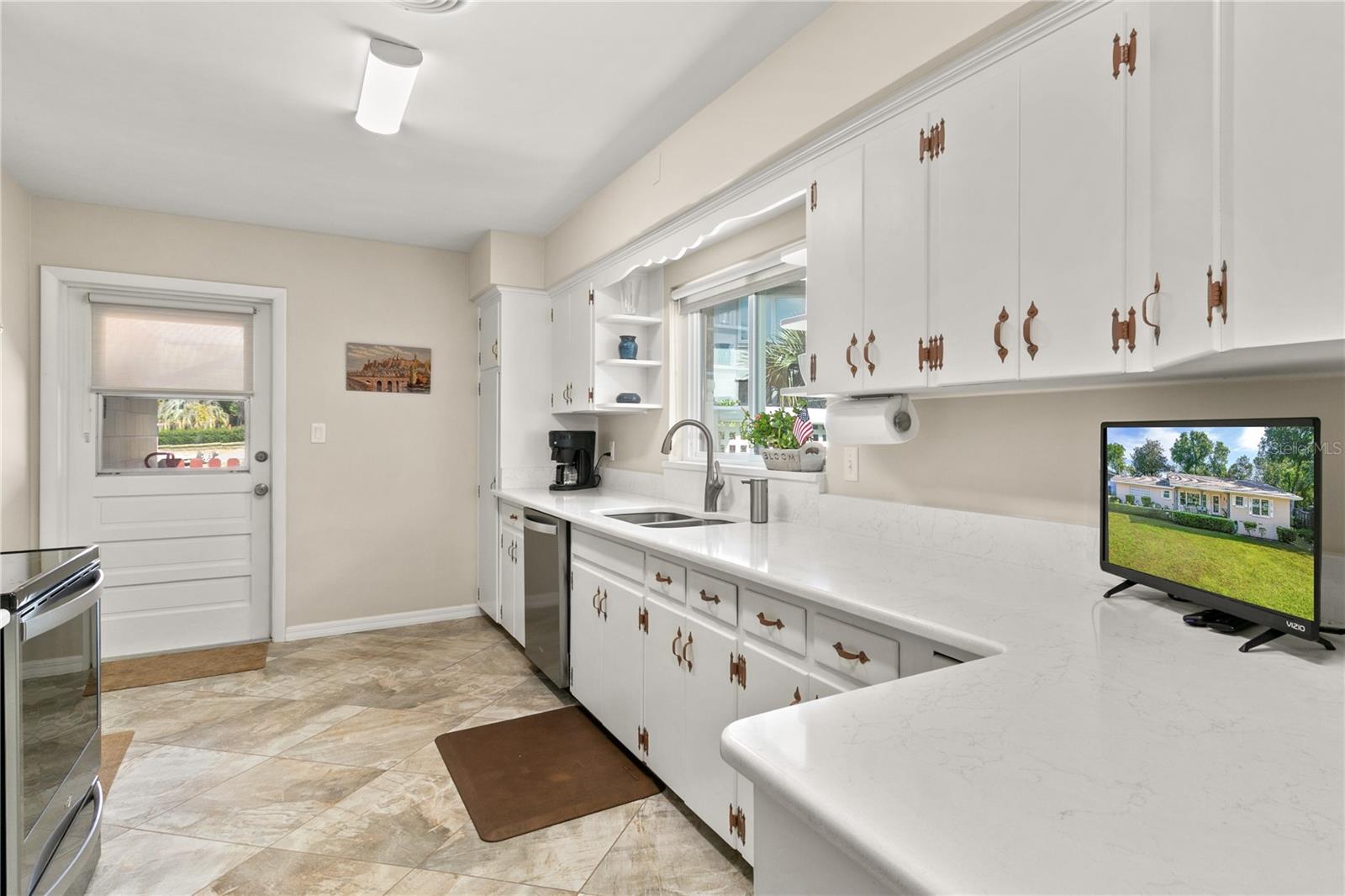 2311 SUNSET DR, EUSTIS, FL, 32726