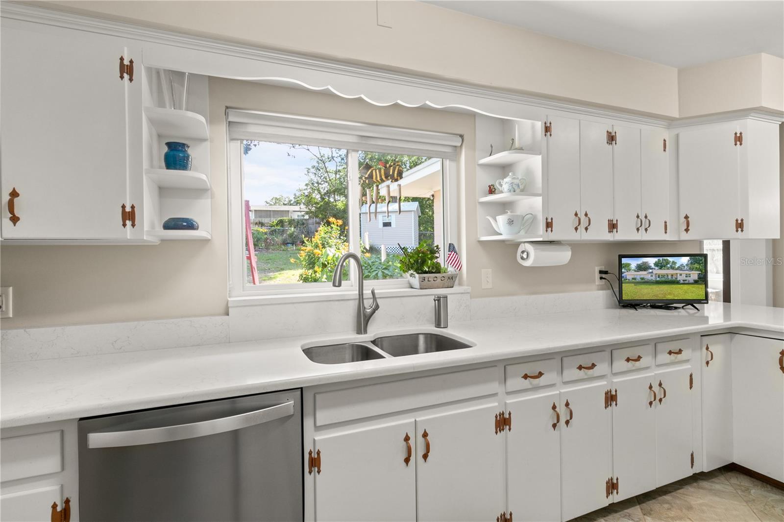 2311 SUNSET DR, EUSTIS, FL, 32726