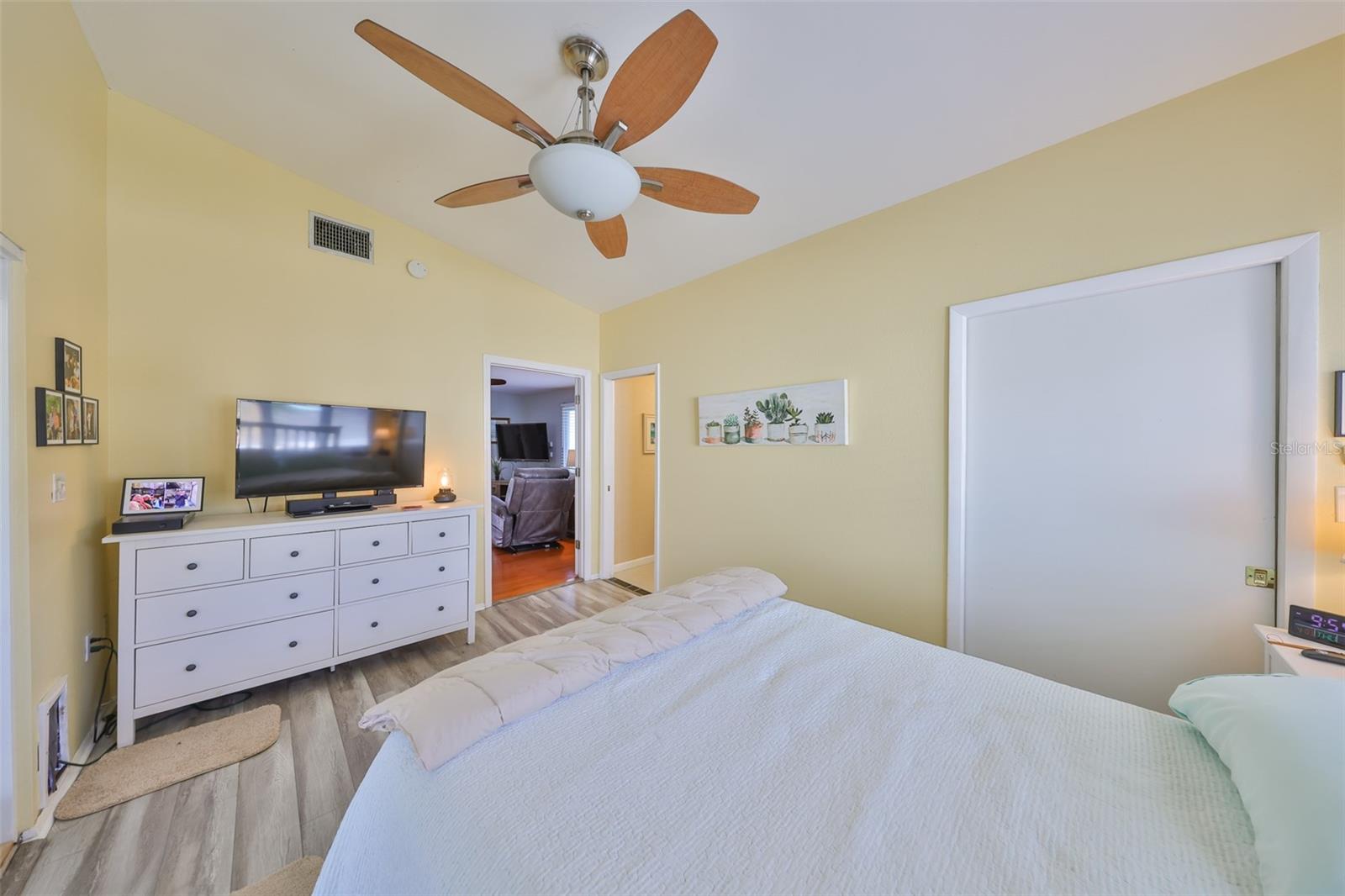 8420 ORIENT WAY NE, ST PETERSBURG, FL, 33702