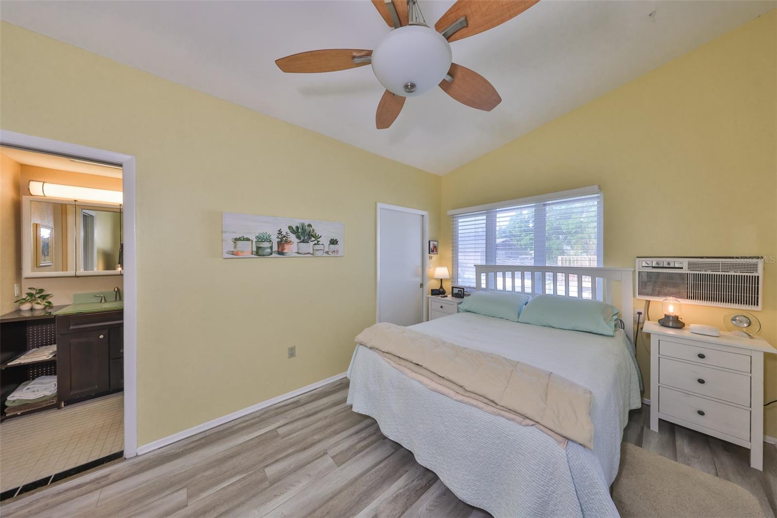 8420 ORIENT WAY NE, ST PETERSBURG, FL, 33702