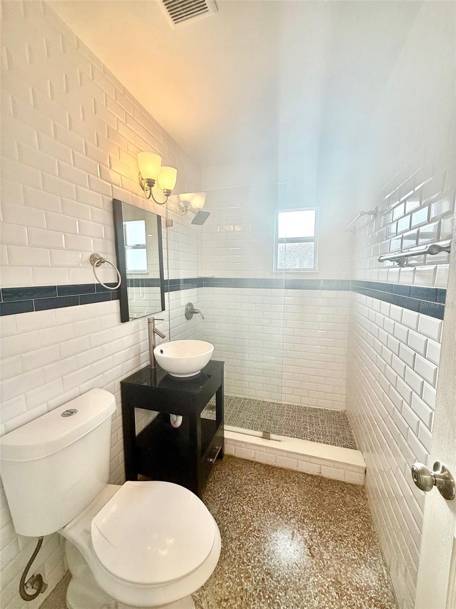 64 DAVIS BLVD #4, TAMPA, FL, 33606