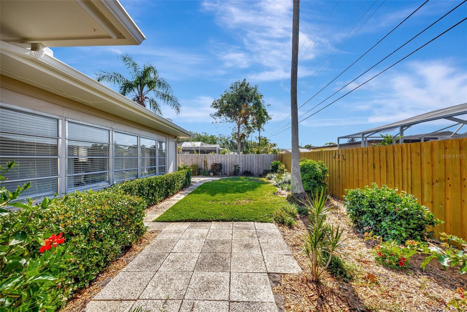 13850 SUNSET DR, LARGO, FL, 33774