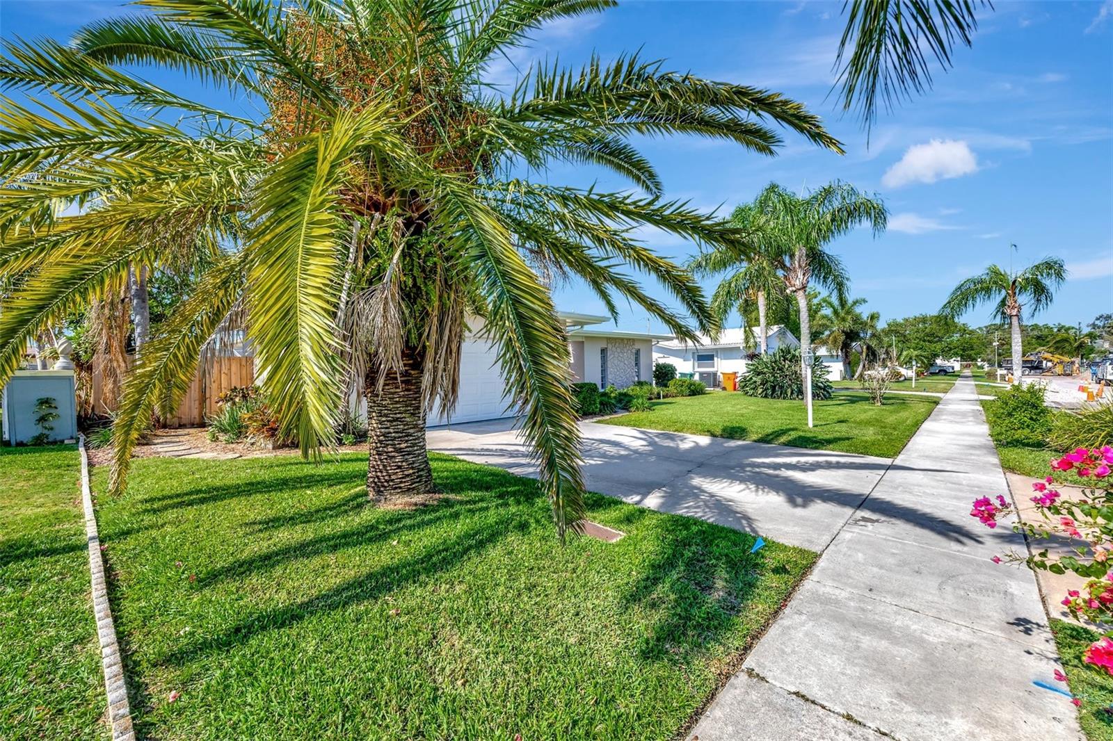 13850 SUNSET DR, LARGO, FL, 33774