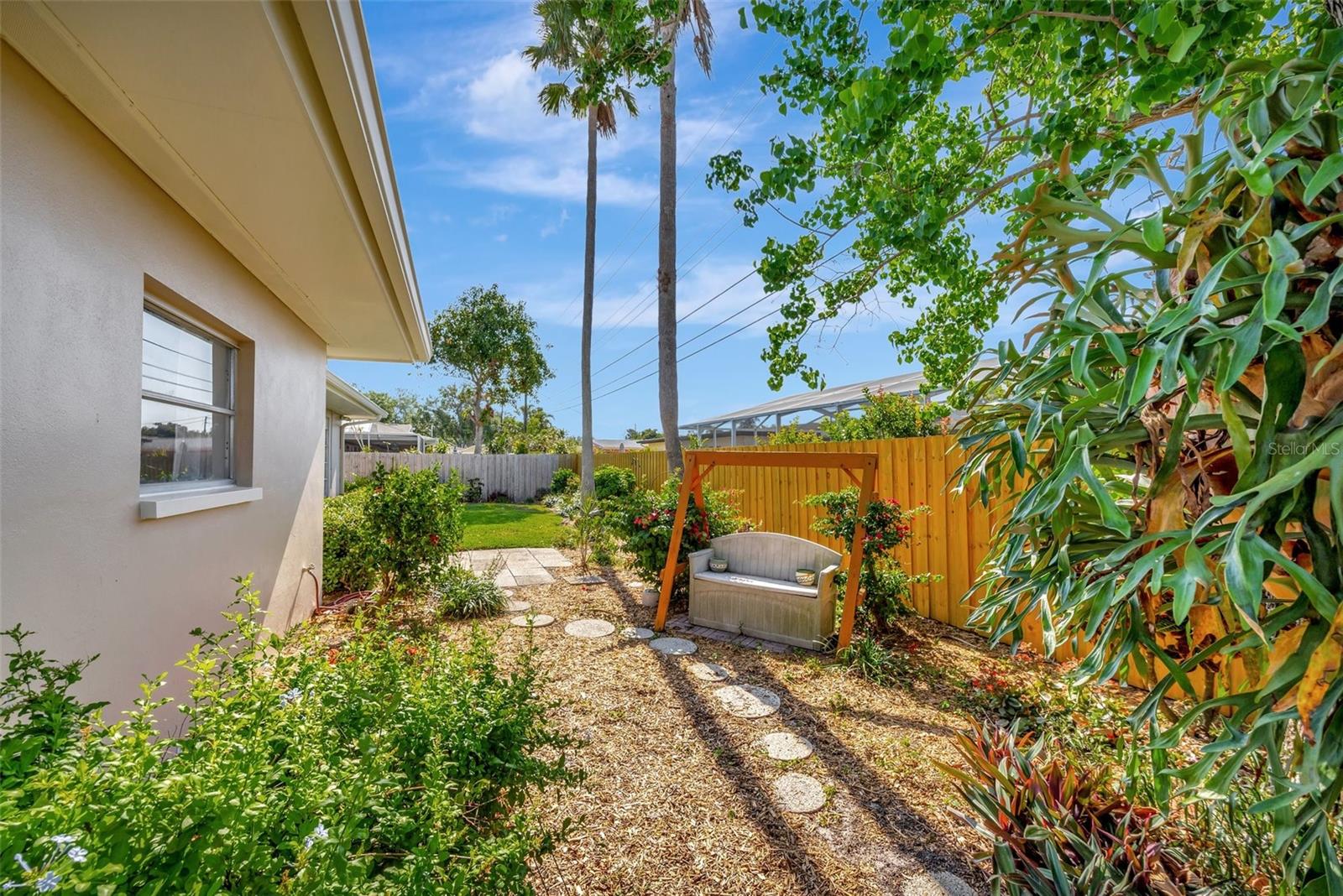 13850 SUNSET DR, LARGO, FL, 33774