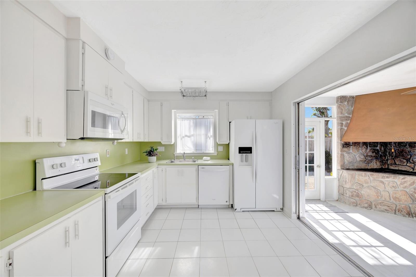 13850 SUNSET DR, LARGO, FL, 33774