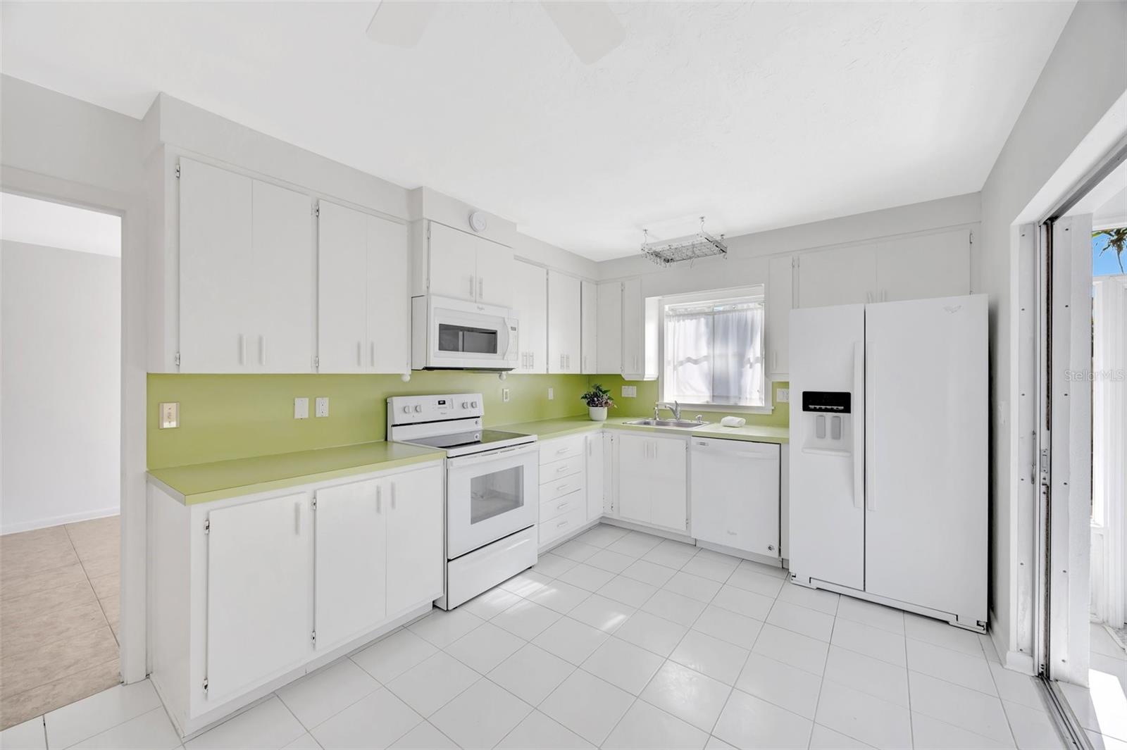 13850 SUNSET DR, LARGO, FL, 33774