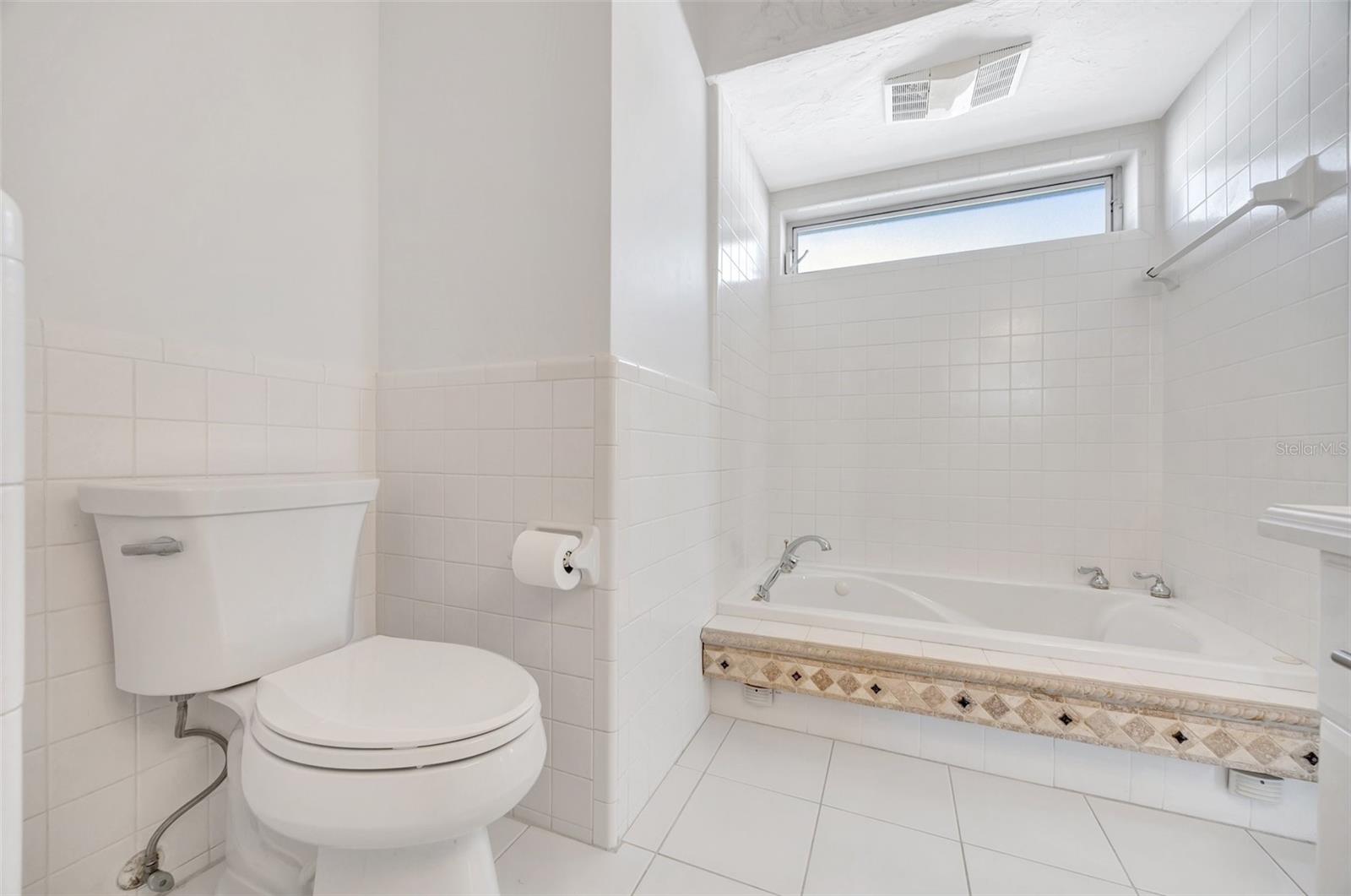 13850 SUNSET DR, LARGO, FL, 33774