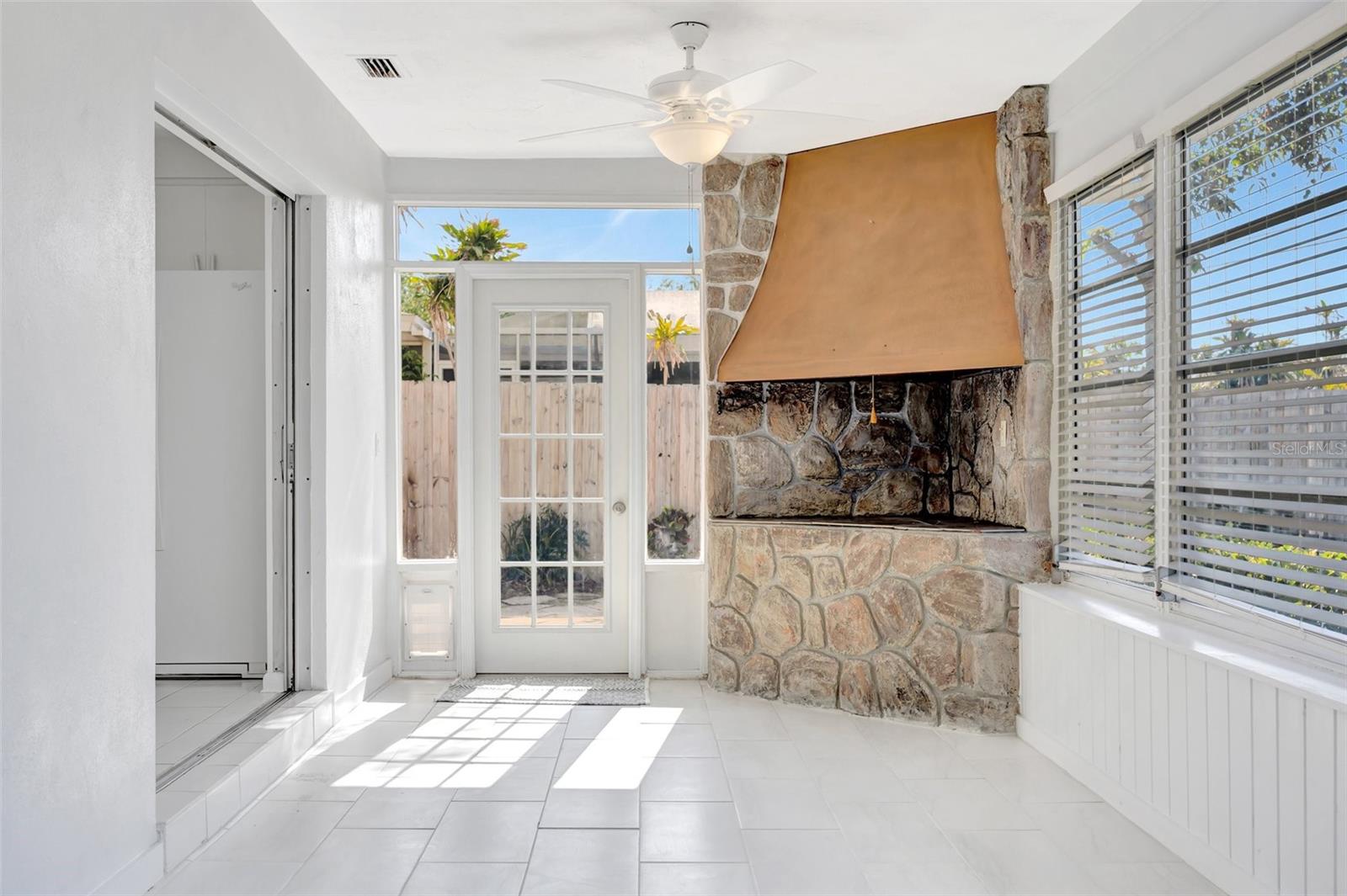 13850 SUNSET DR, LARGO, FL, 33774