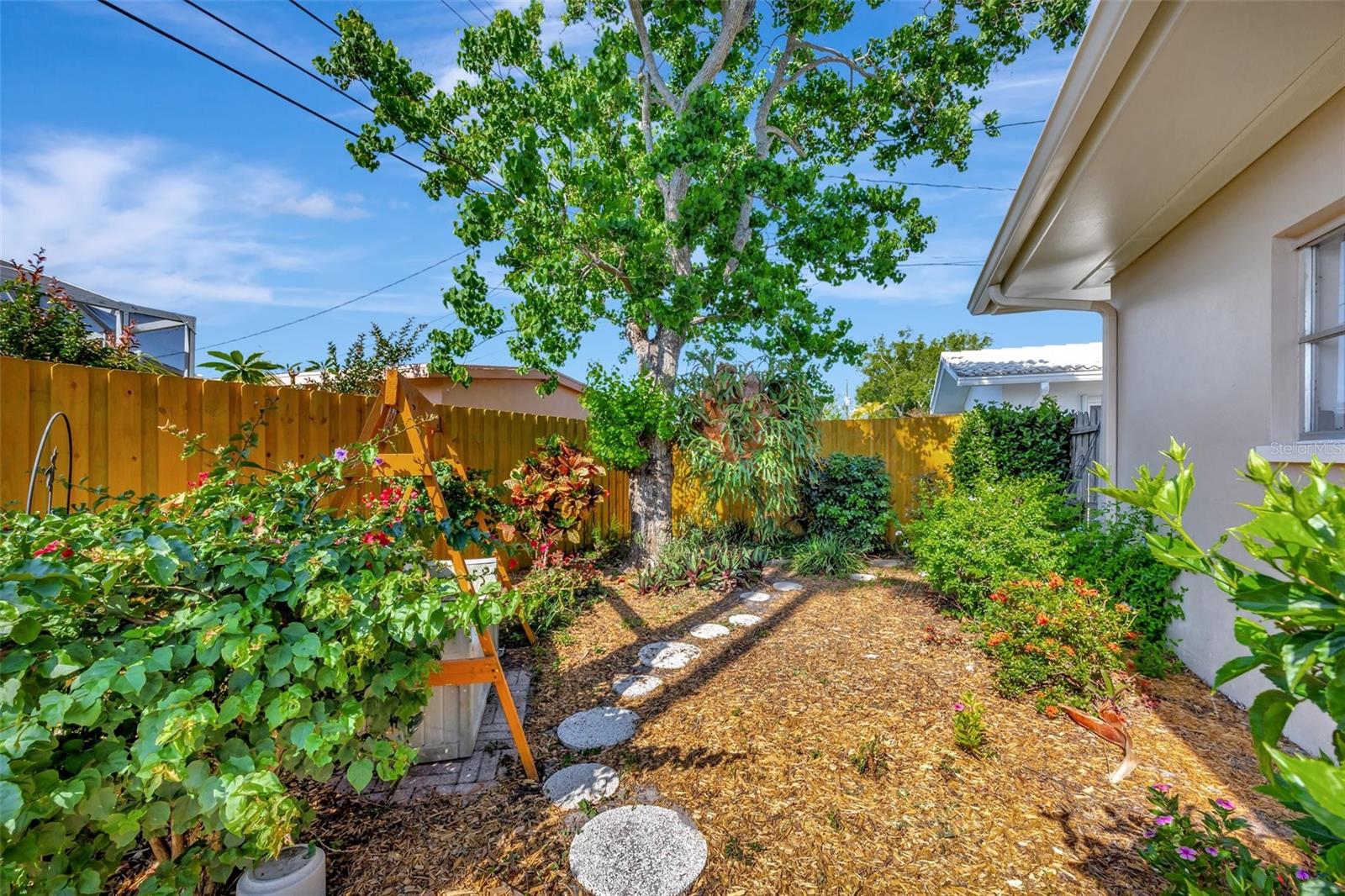 13850 SUNSET DR, LARGO, FL, 33774