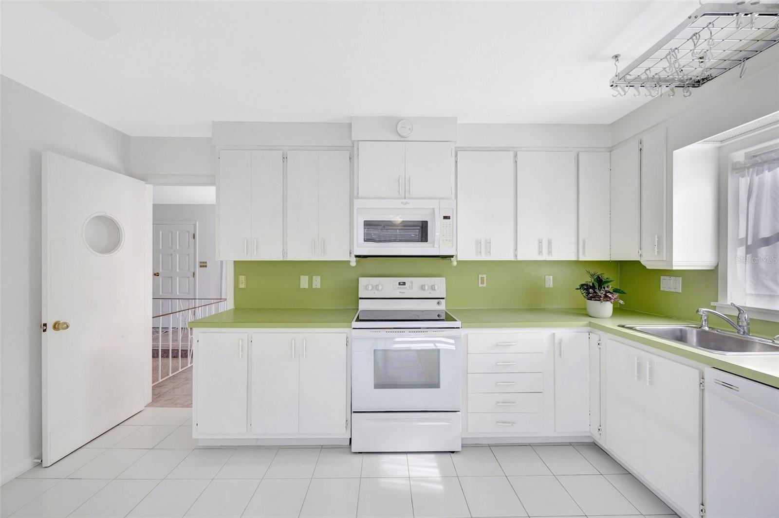 13850 SUNSET DR, LARGO, FL, 33774