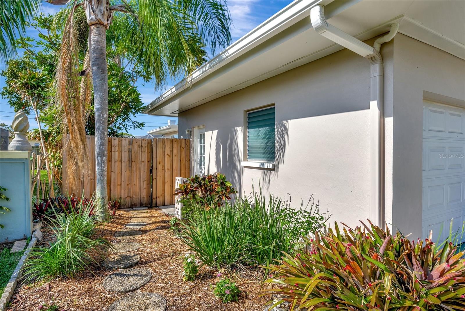 13850 SUNSET DR, LARGO, FL, 33774