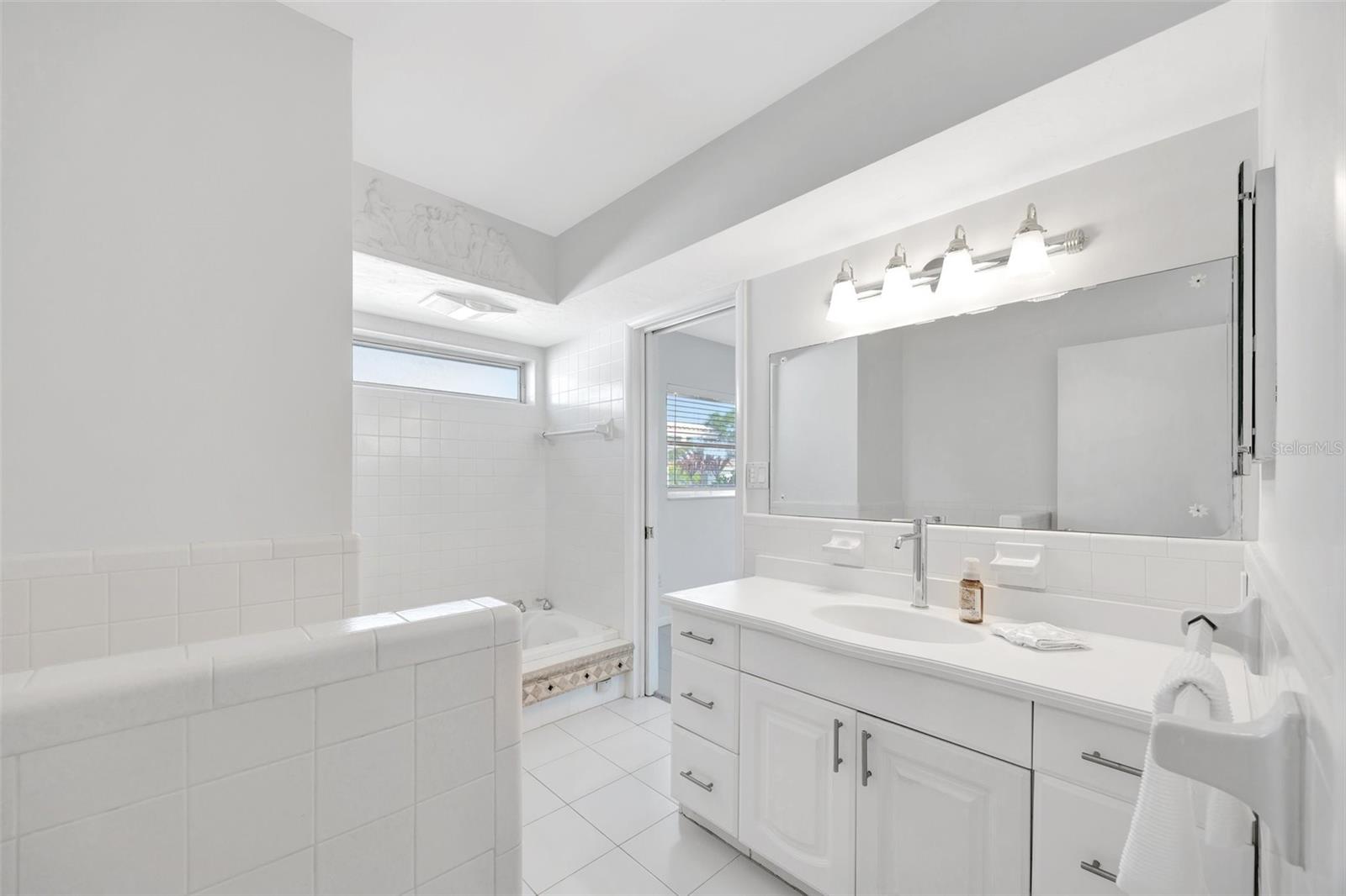 13850 SUNSET DR, LARGO, FL, 33774