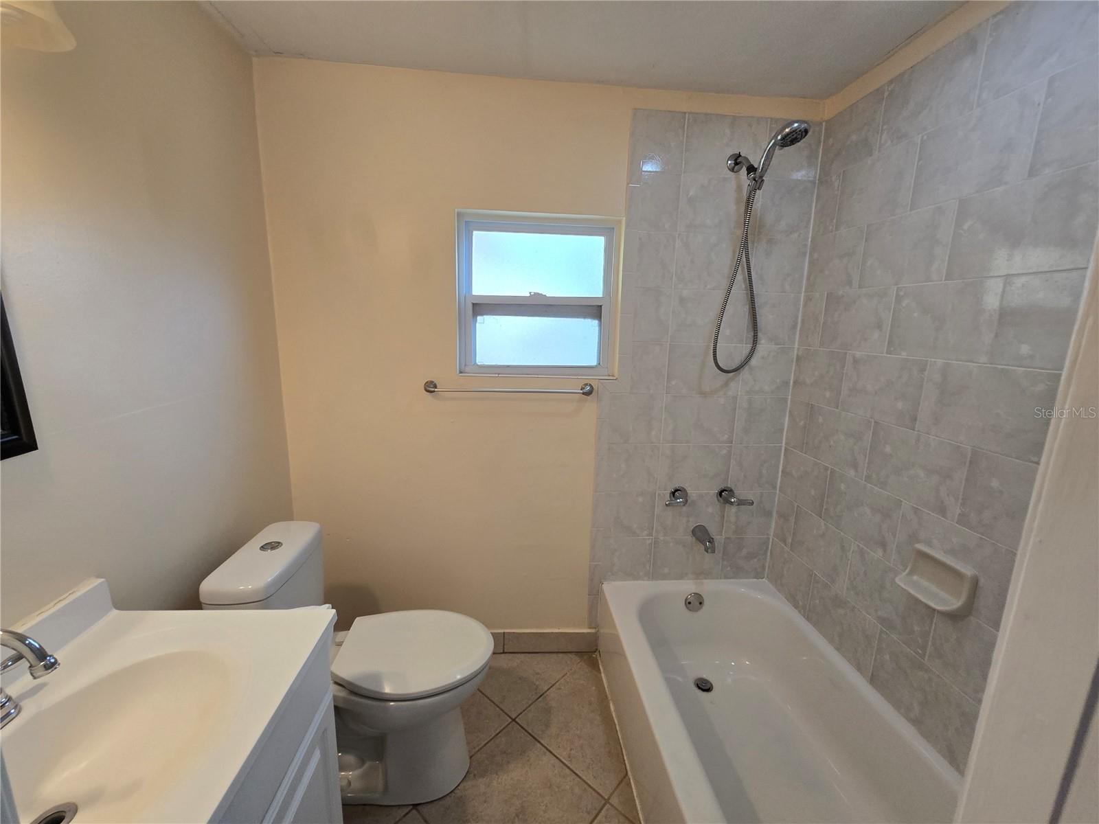 1910 E PARIS ST, TAMPA, FL, 33610