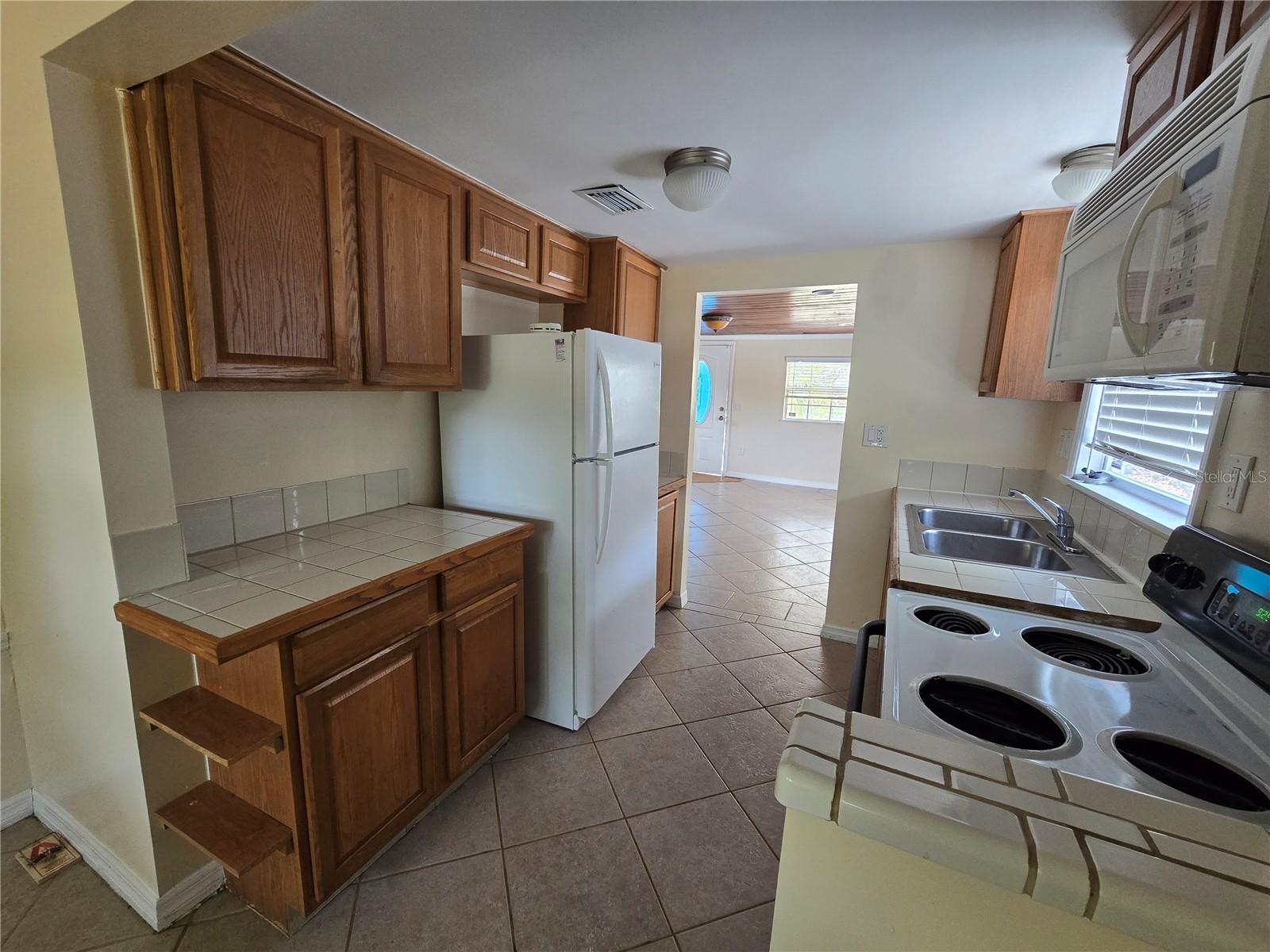 1910 E PARIS ST, TAMPA, FL, 33610