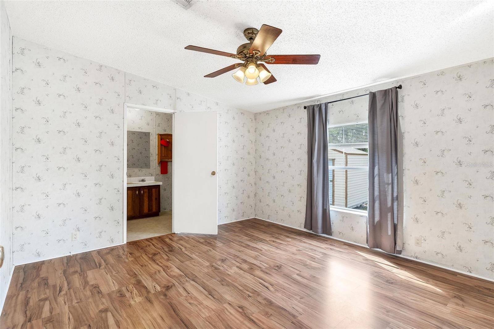 35108 FOREST LAKE RD, LEESBURG, FL, 34788