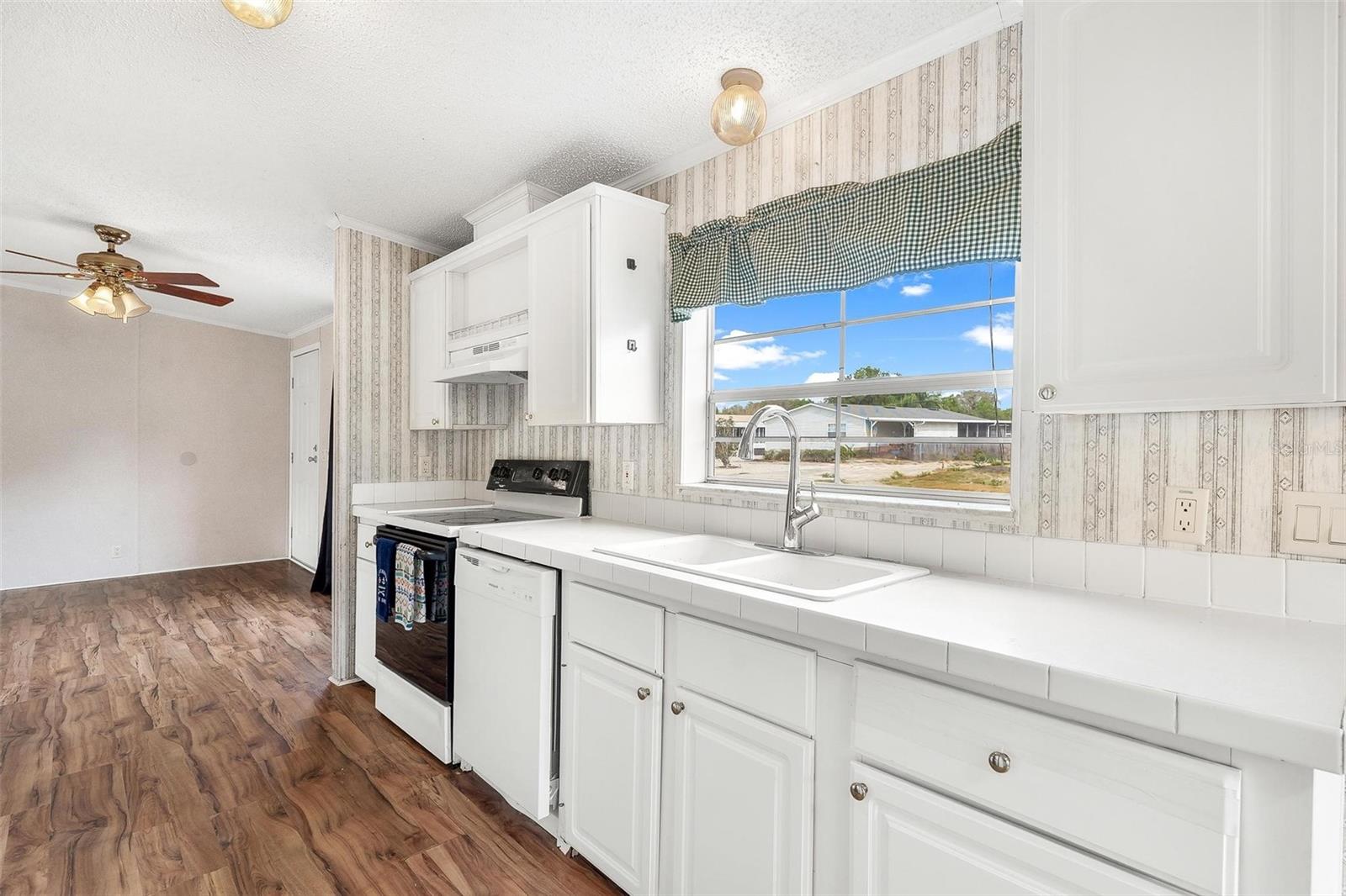 35108 FOREST LAKE RD, LEESBURG, FL, 34788