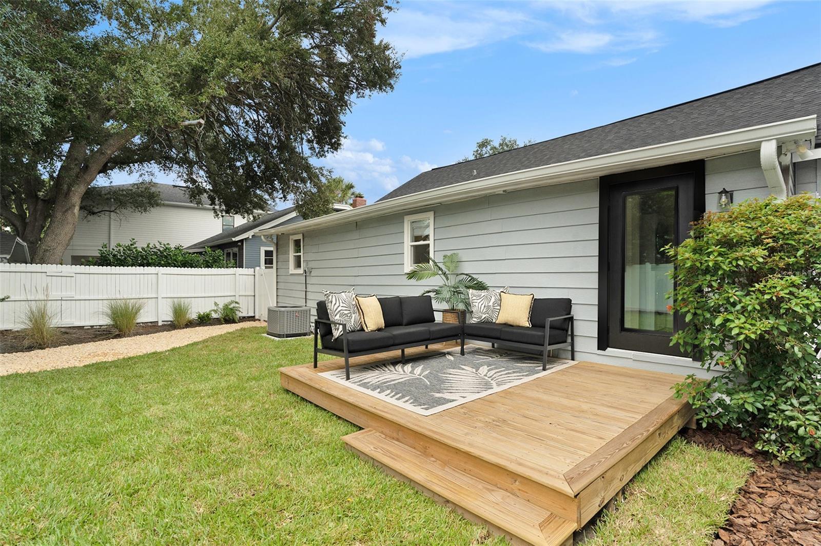 2910 W AQUILLA ST, TAMPA, FL, 33629