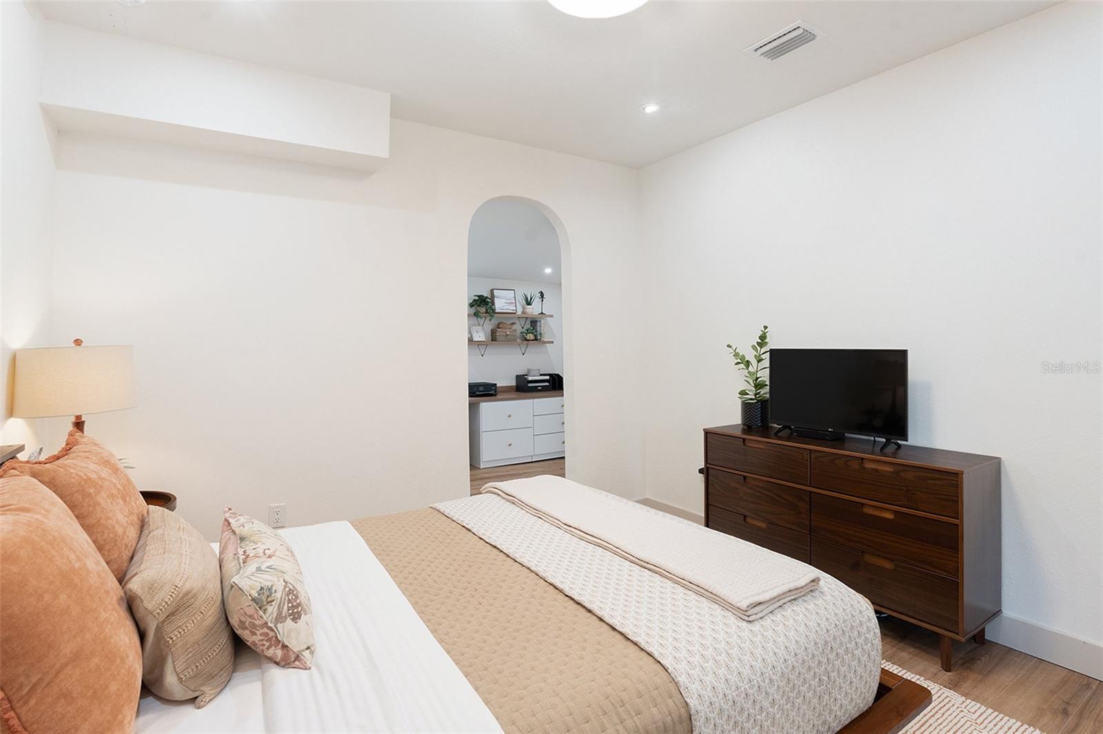 2910 W AQUILLA ST, TAMPA, FL, 33629