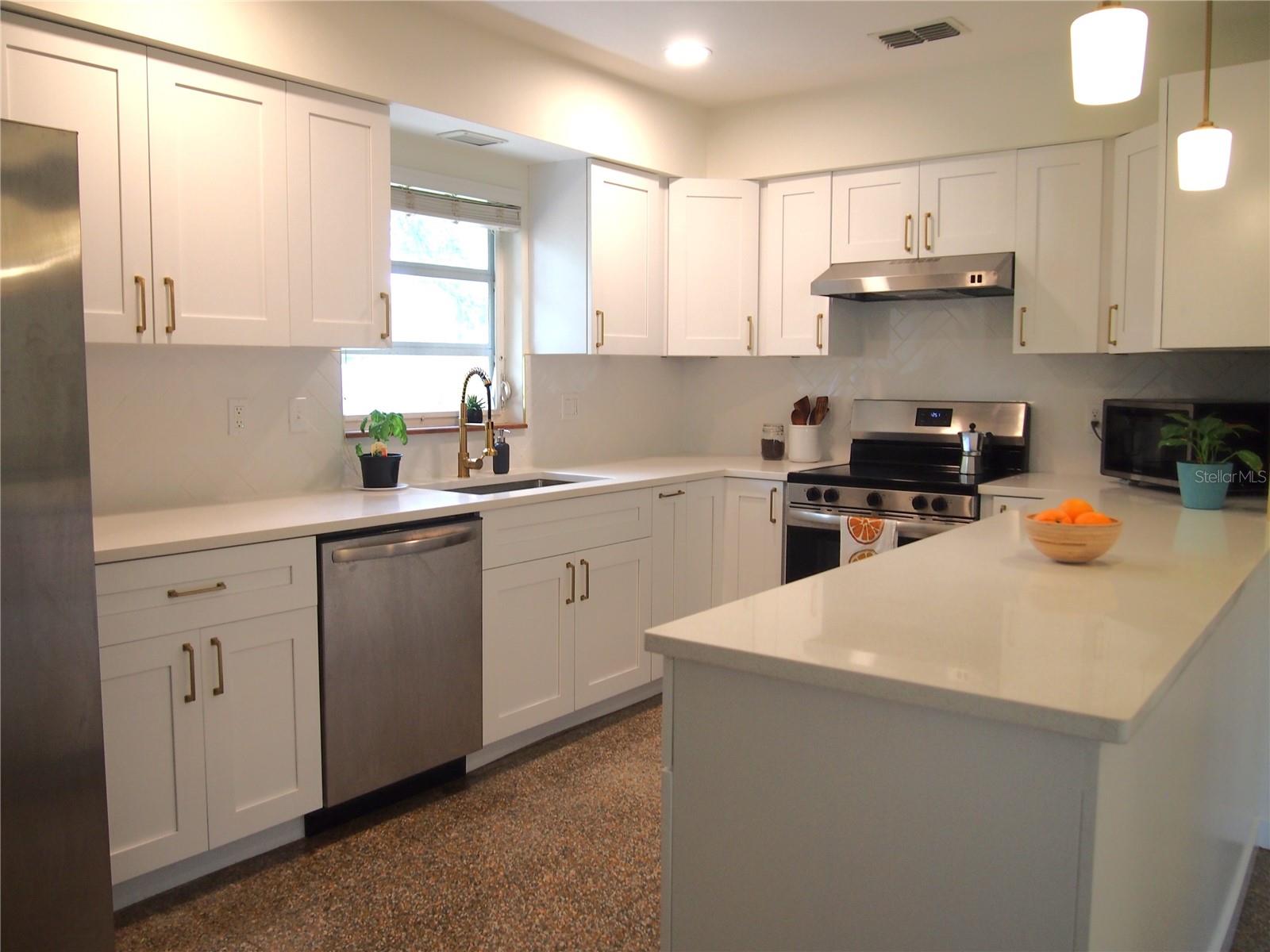 7211 N OLA AVE, TAMPA, FL, 33604