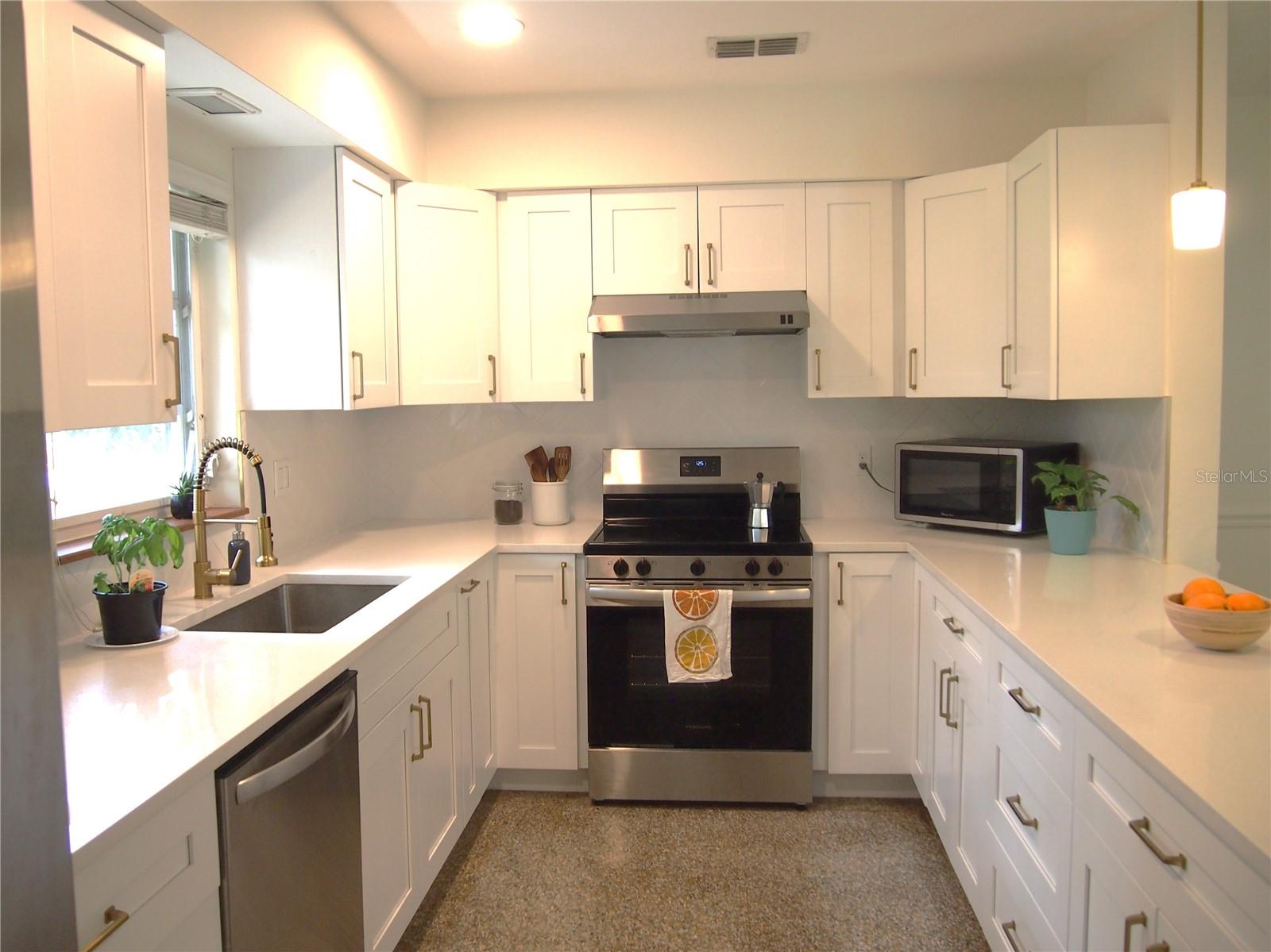 7211 N OLA AVE, TAMPA, FL, 33604