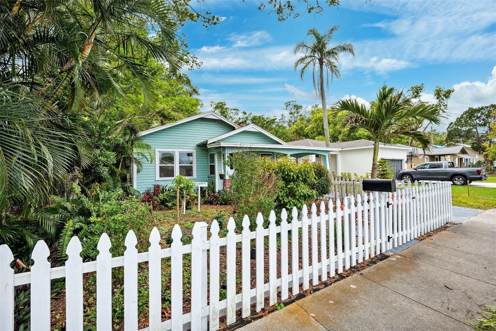 909 PLAZA ST, CLEARWATER, FL, 33755