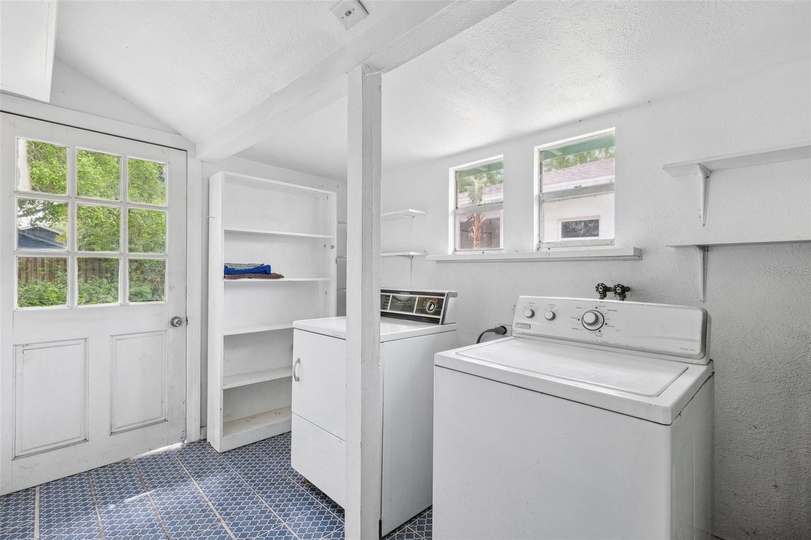 909 PLAZA ST, CLEARWATER, FL, 33755