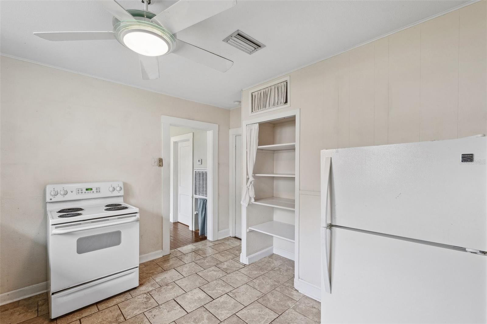 909 PLAZA ST, CLEARWATER, FL, 33755
