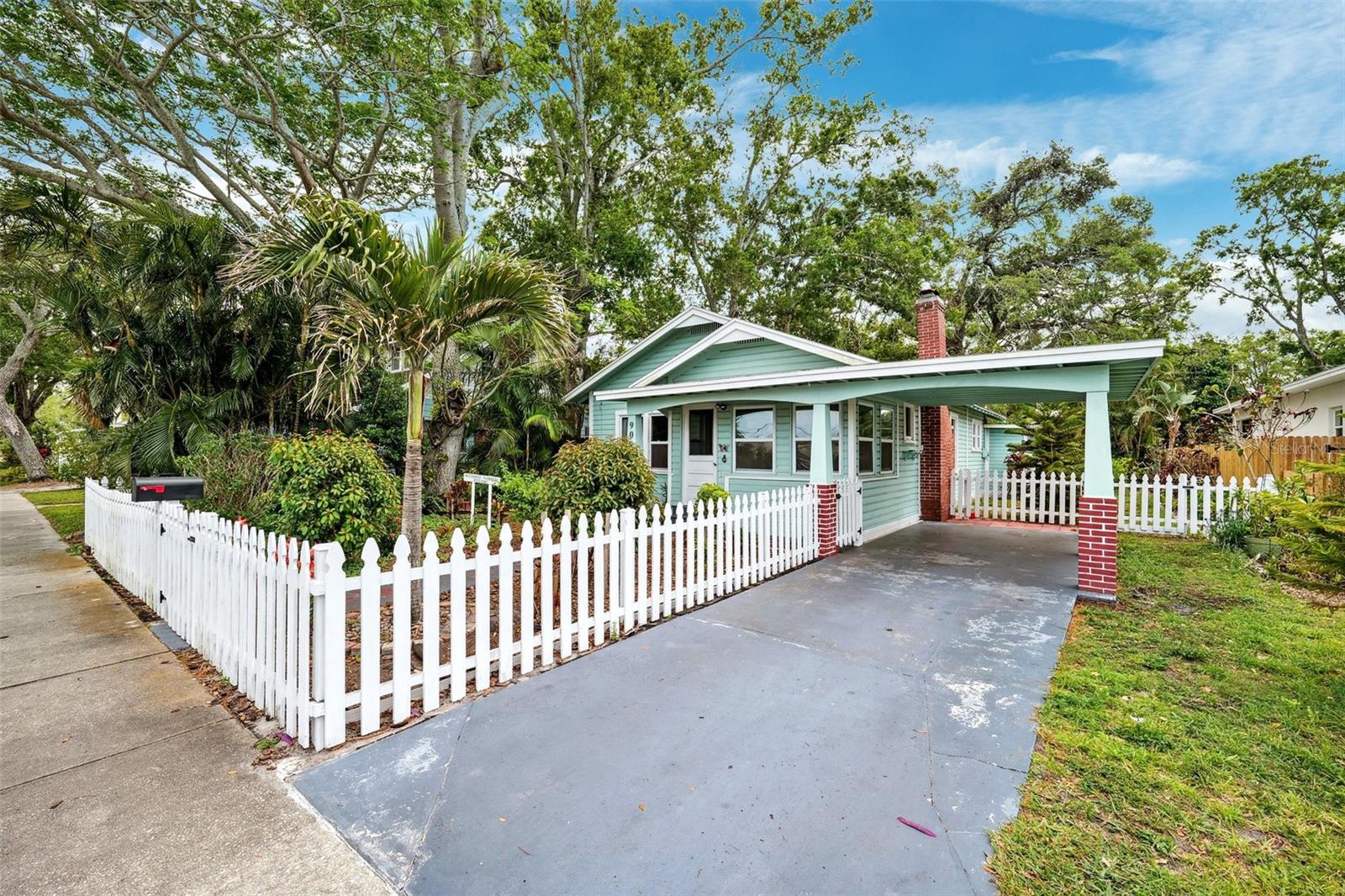 909 PLAZA ST, CLEARWATER, FL, 33755