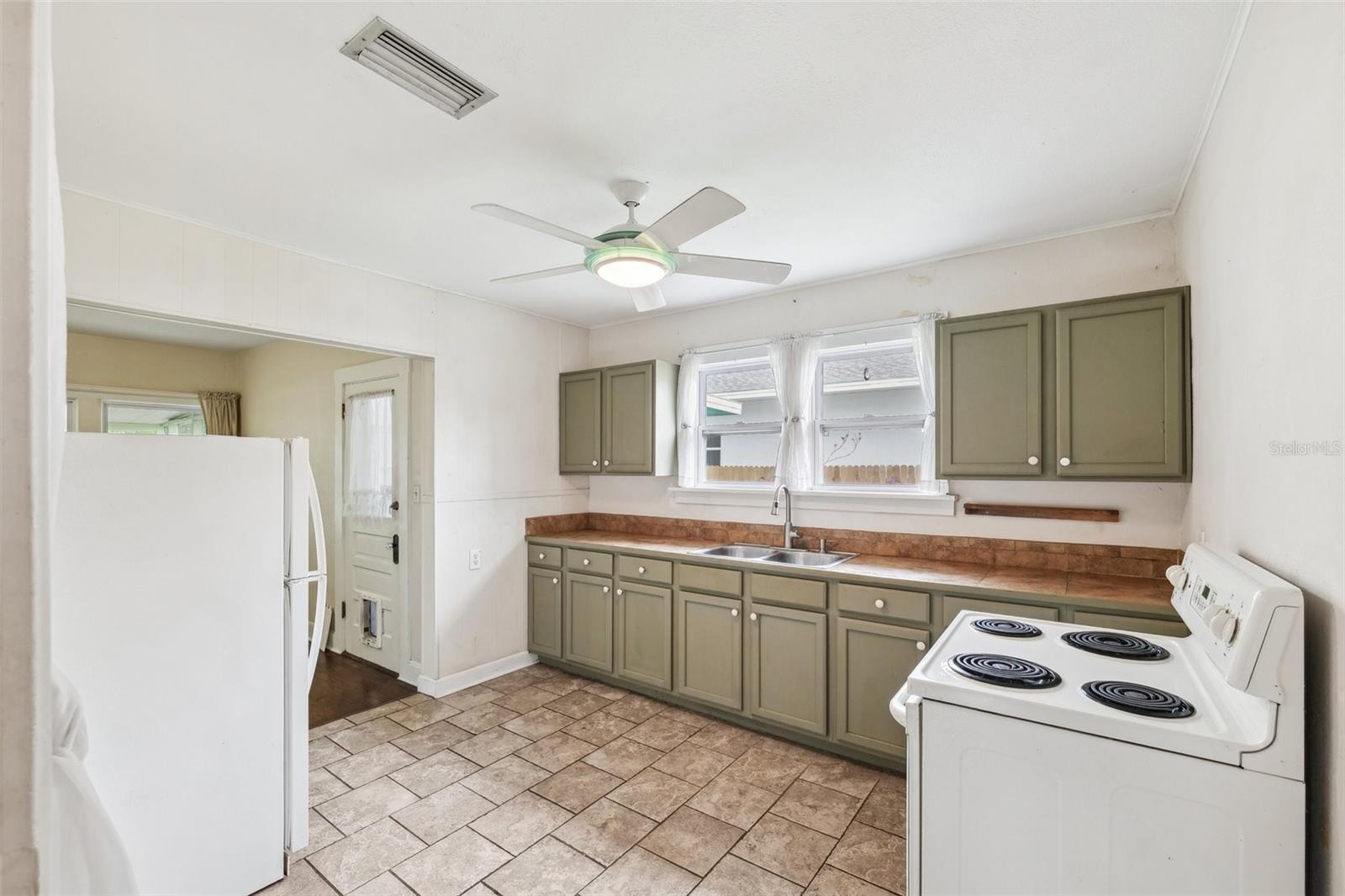 909 PLAZA ST, CLEARWATER, FL, 33755