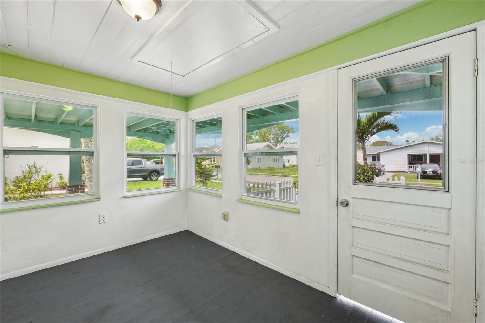 909 PLAZA ST, CLEARWATER, FL, 33755