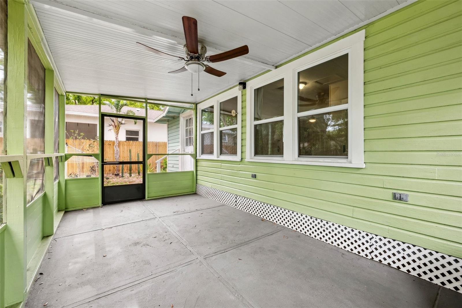 909 PLAZA ST, CLEARWATER, FL, 33755