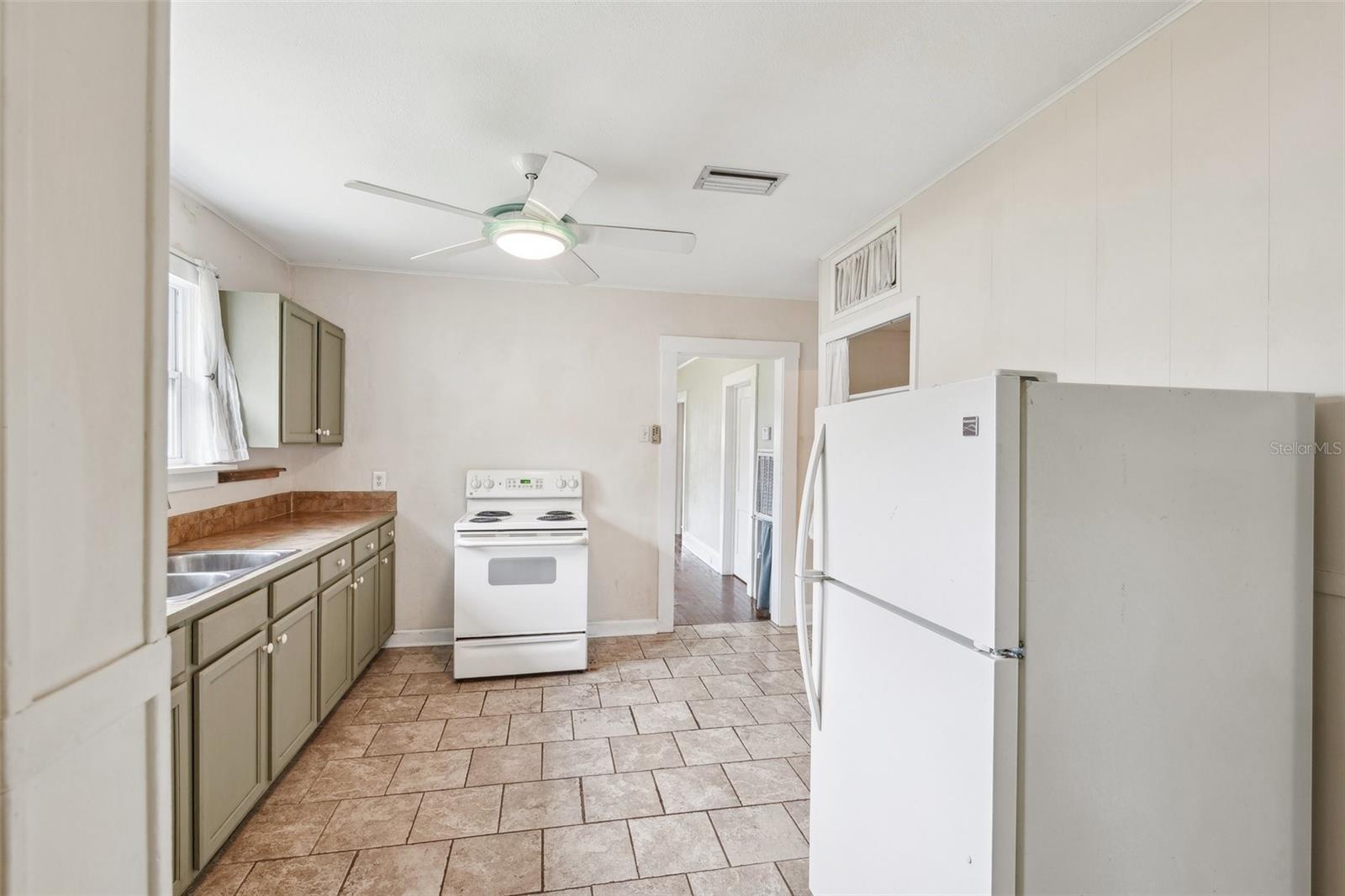 909 PLAZA ST, CLEARWATER, FL, 33755