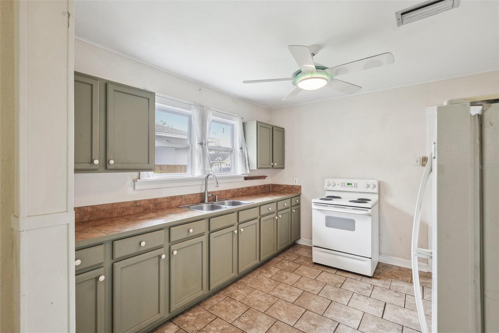 909 PLAZA ST, CLEARWATER, FL, 33755