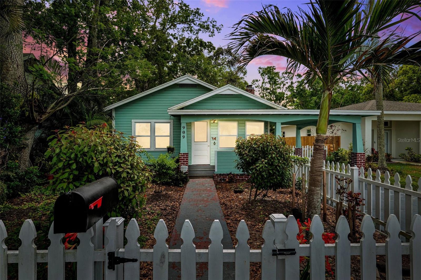 909 PLAZA ST, CLEARWATER, FL, 33755