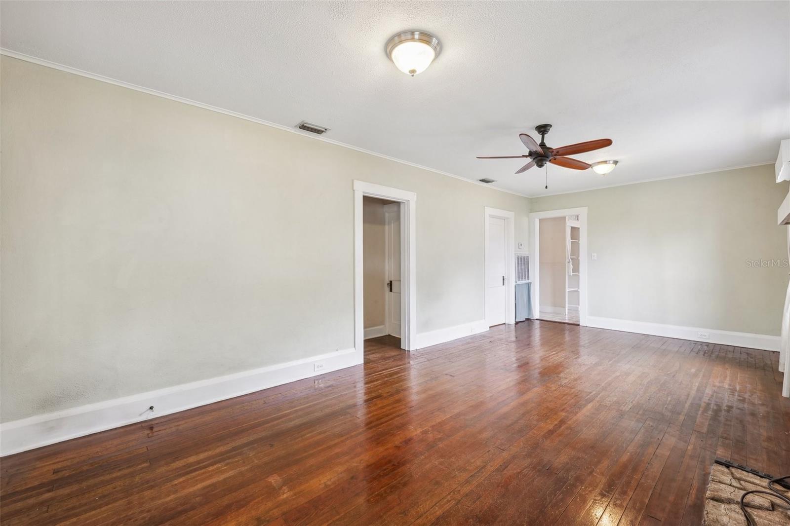 909 PLAZA ST, CLEARWATER, FL, 33755