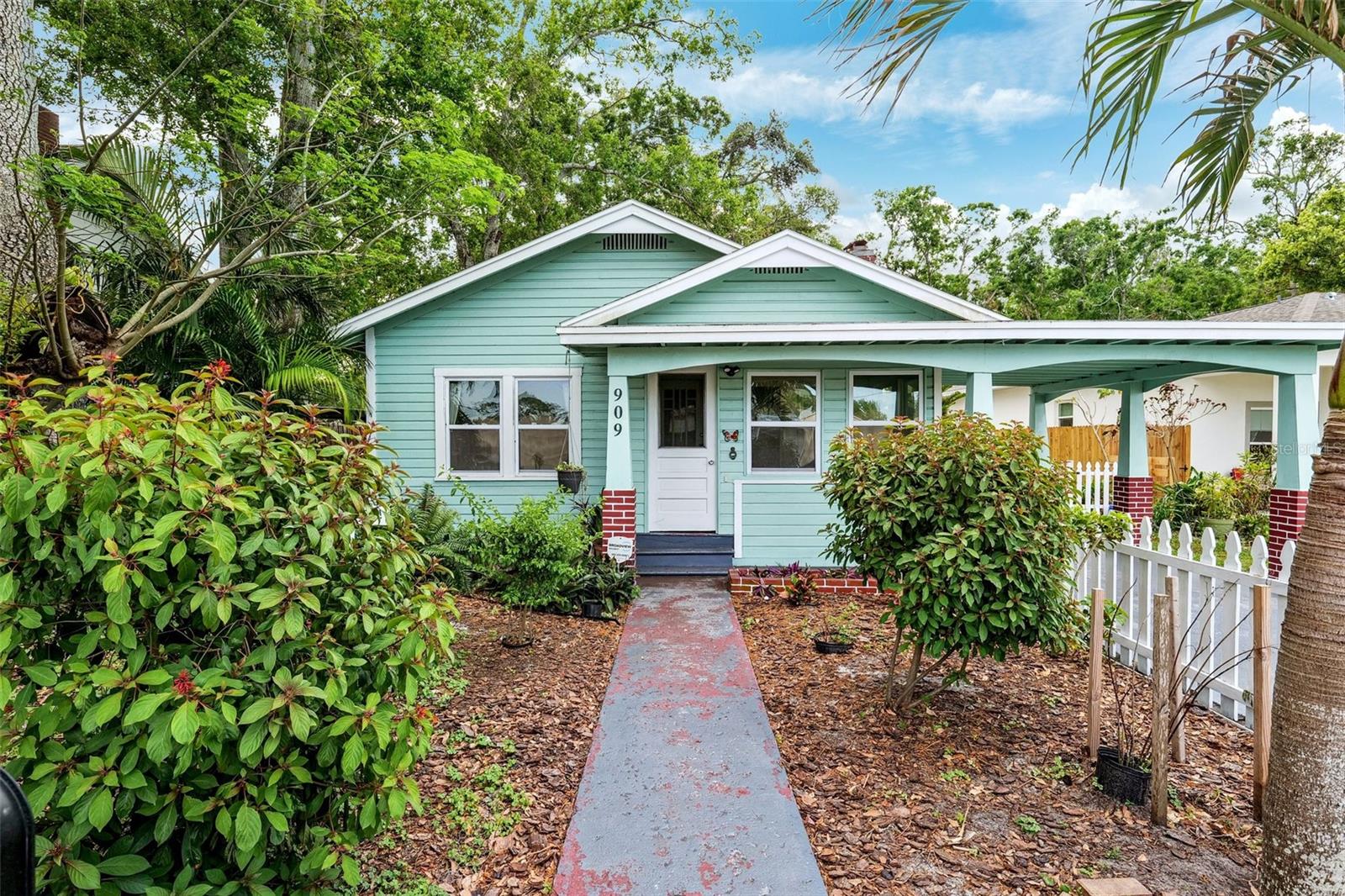 909 PLAZA ST, CLEARWATER, FL, 33755