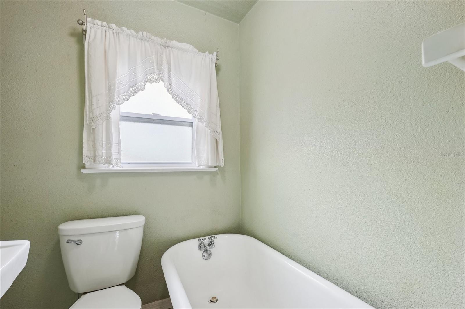 909 PLAZA ST, CLEARWATER, FL, 33755