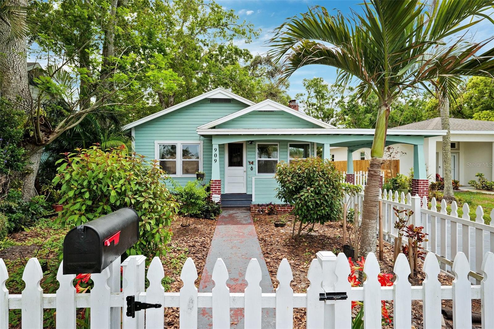 909 PLAZA ST, CLEARWATER, FL, 33755