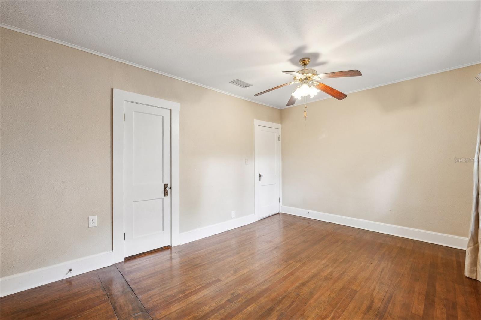 909 PLAZA ST, CLEARWATER, FL, 33755