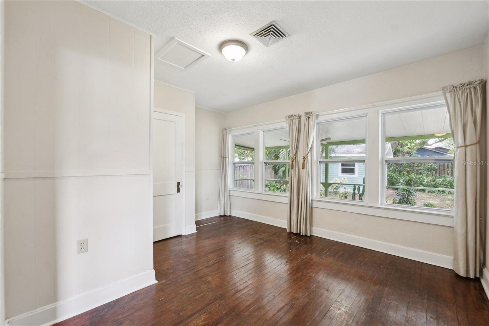 909 PLAZA ST, CLEARWATER, FL, 33755
