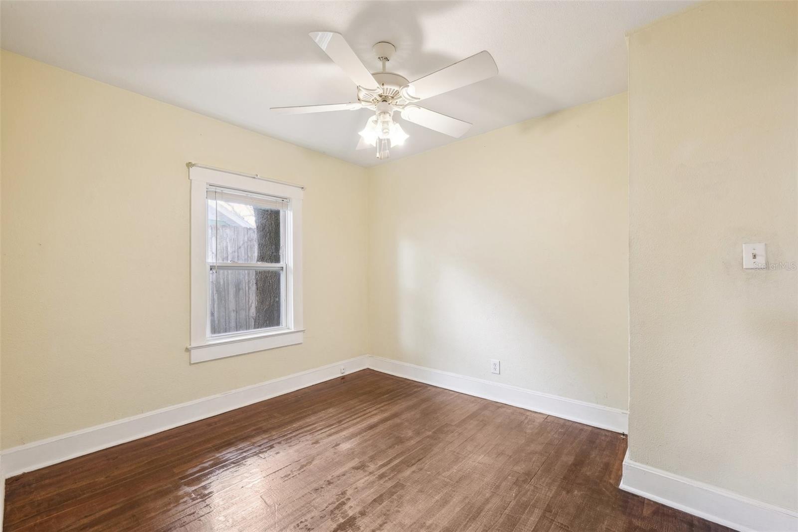 909 PLAZA ST, CLEARWATER, FL, 33755