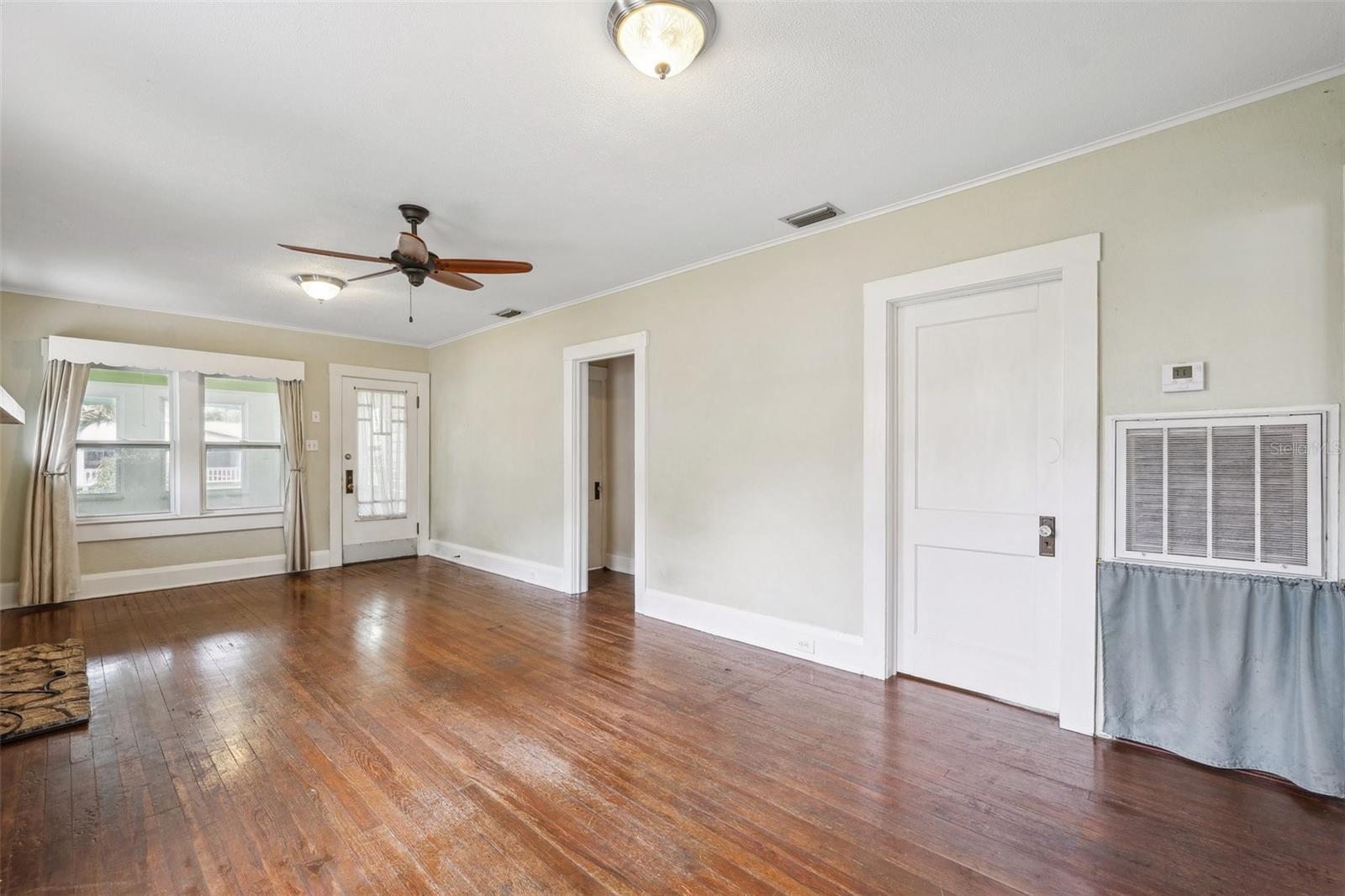 909 PLAZA ST, CLEARWATER, FL, 33755