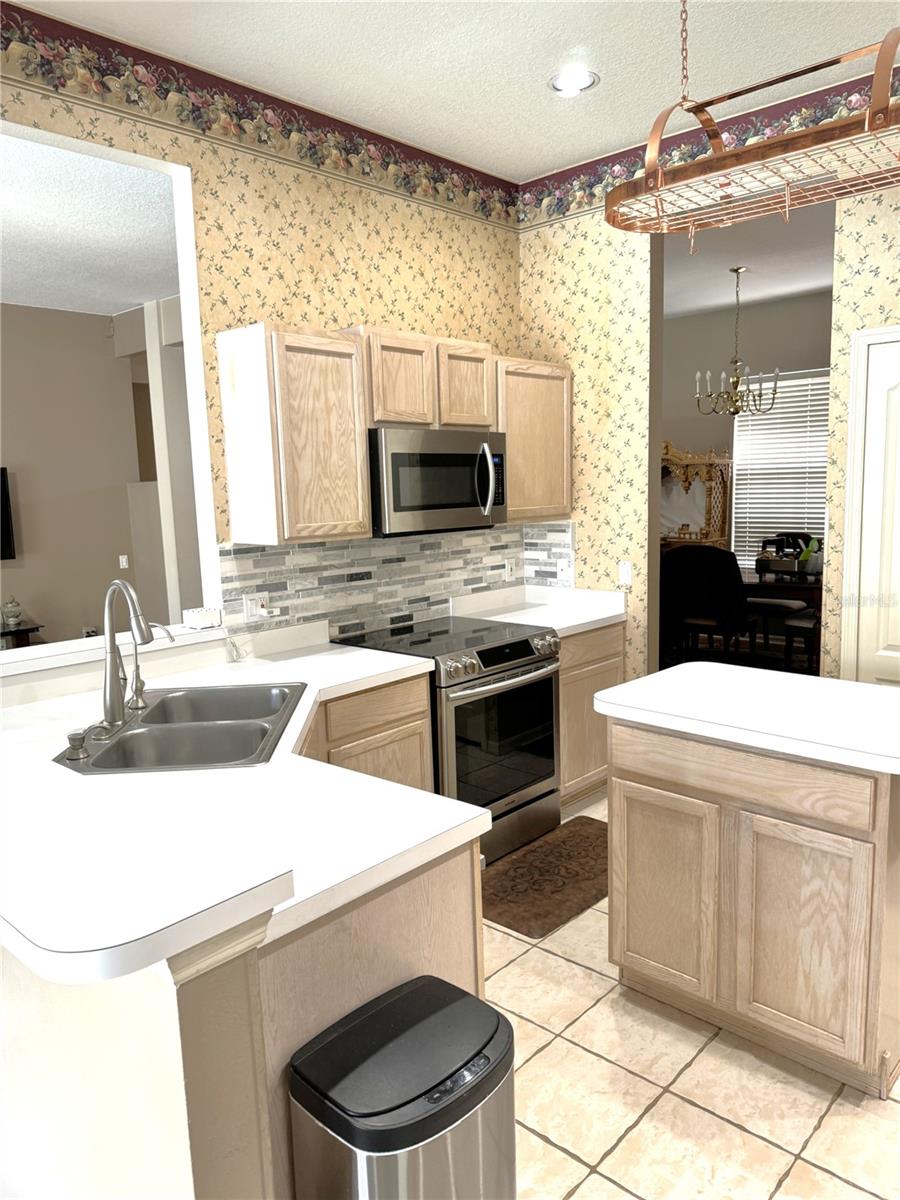 6047 CHARLOMA DR, LAKELAND, FL, 33812