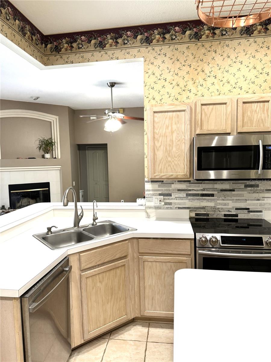 6047 CHARLOMA DR, LAKELAND, FL, 33812