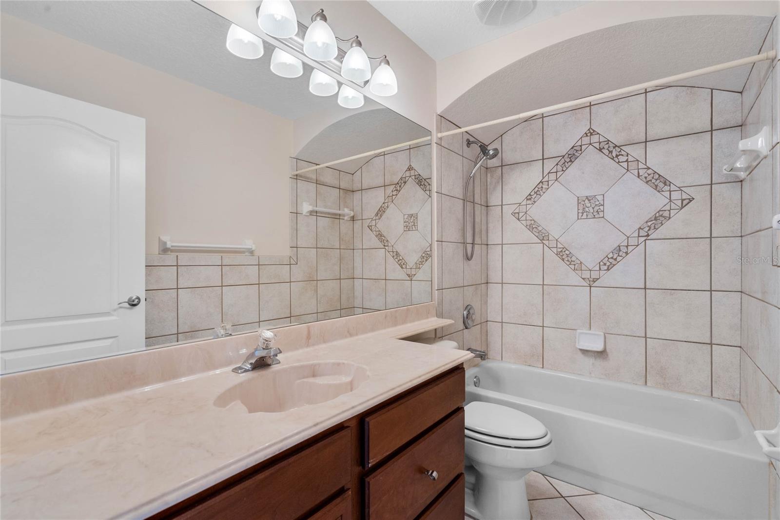 4240 LAKE HARNEY CIR, GENEVA, FL, 32732