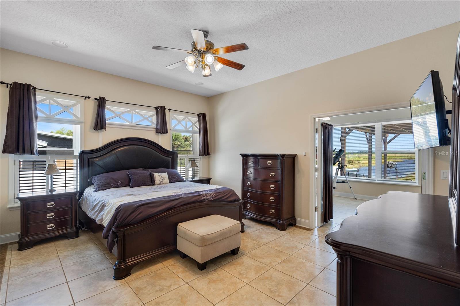 4240 LAKE HARNEY CIR, GENEVA, FL, 32732