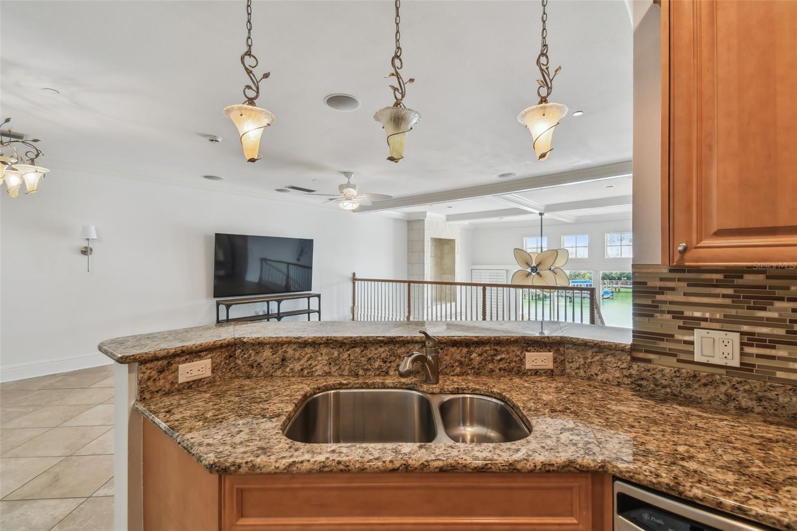525 MANDALAY AVE #33, CLEARWATER BEACH, FL, 33767