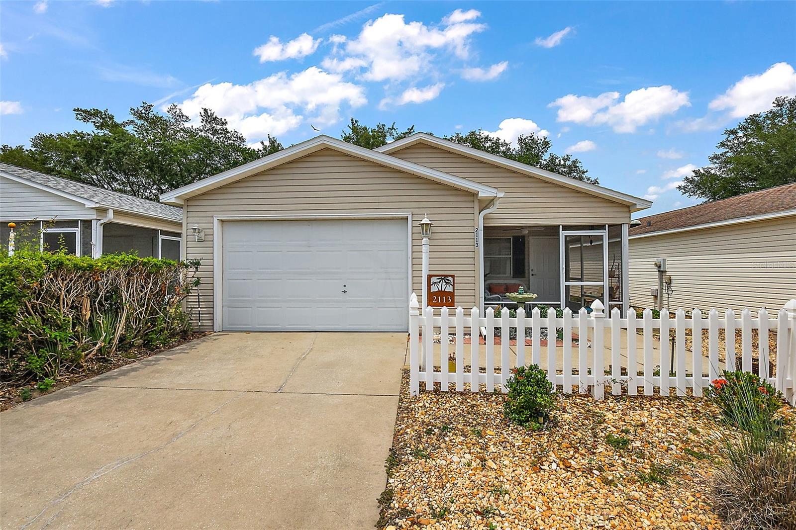 2113 ESCOBAR AVE, LADY LAKE, FL, 32159