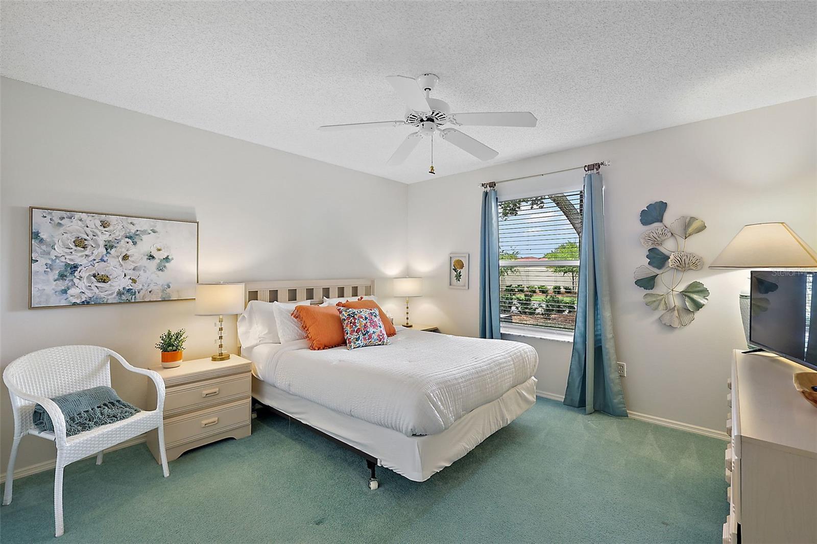 2113 ESCOBAR AVE, LADY LAKE, FL, 32159