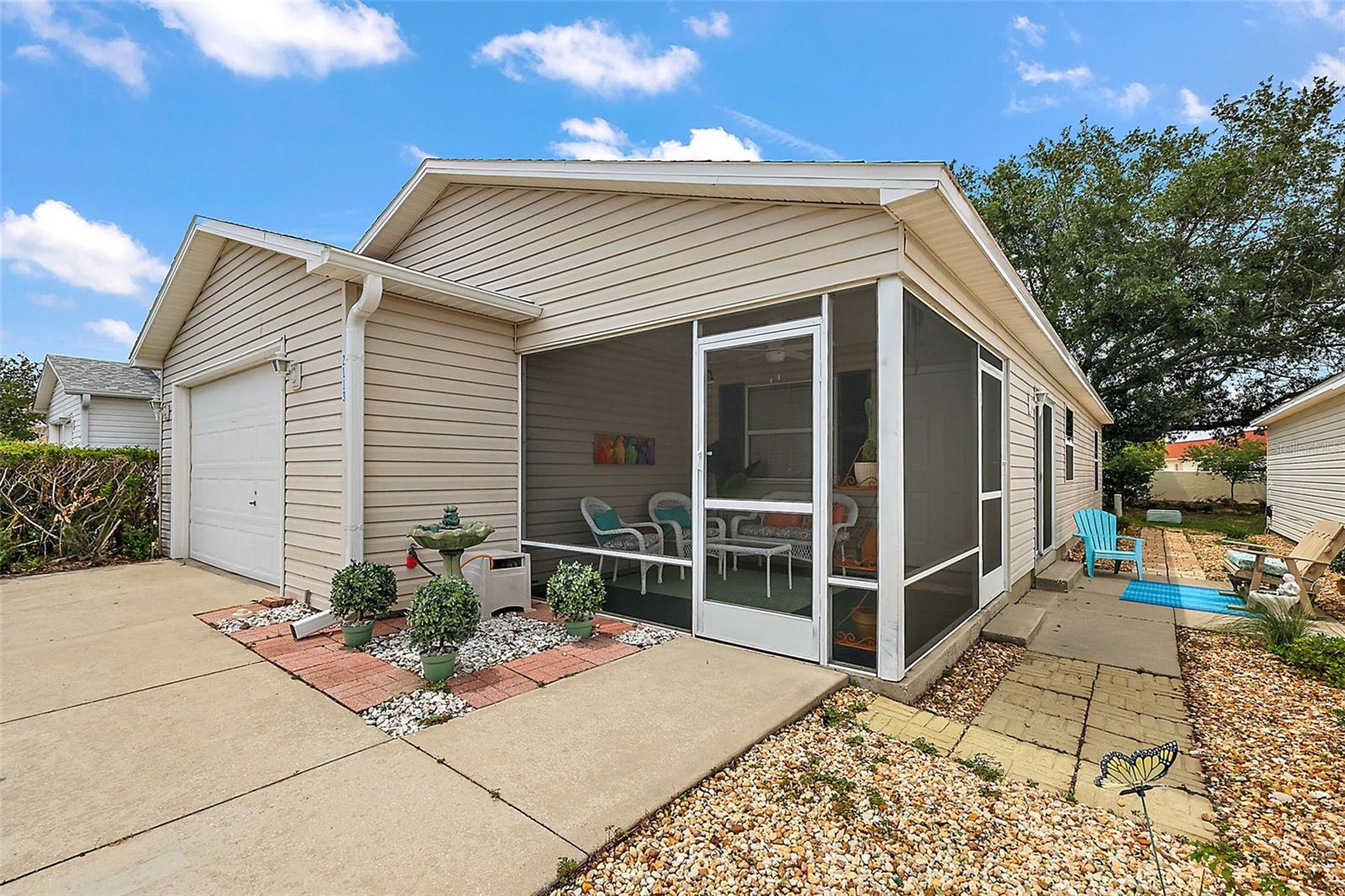 2113 ESCOBAR AVE, LADY LAKE, FL, 32159